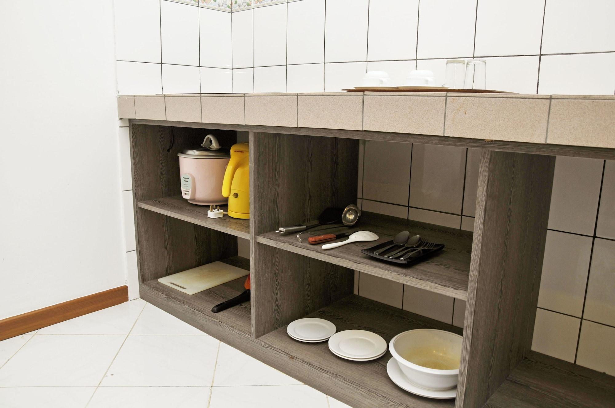 Promenade Service Apartment Кота-Кинабалу Экстерьер фото