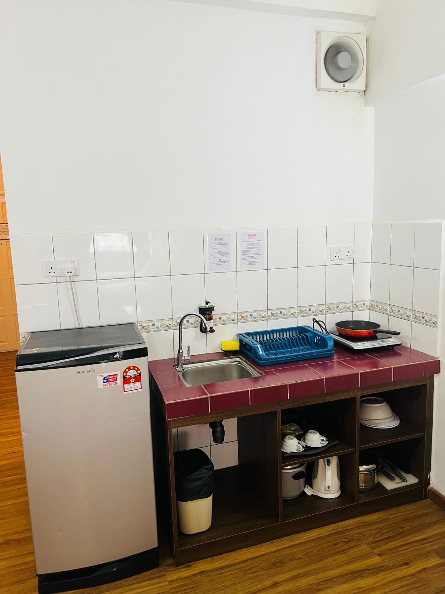 Promenade Service Apartment Кота-Кинабалу Экстерьер фото